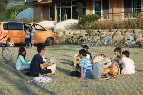 After school, the elementary level students do different activities, including pungmul, or playing with traditional Korean instruments.