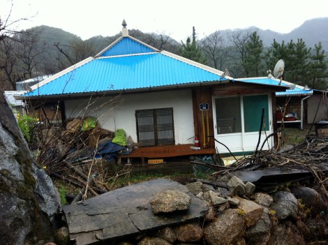 The rest of the village looks pretty quiet. 