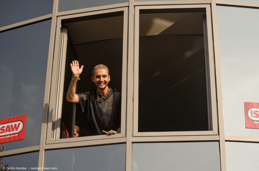 Tokio Hotel vocalist Bill Kaulitz greets the fans at radio SAW in Magdeburg.