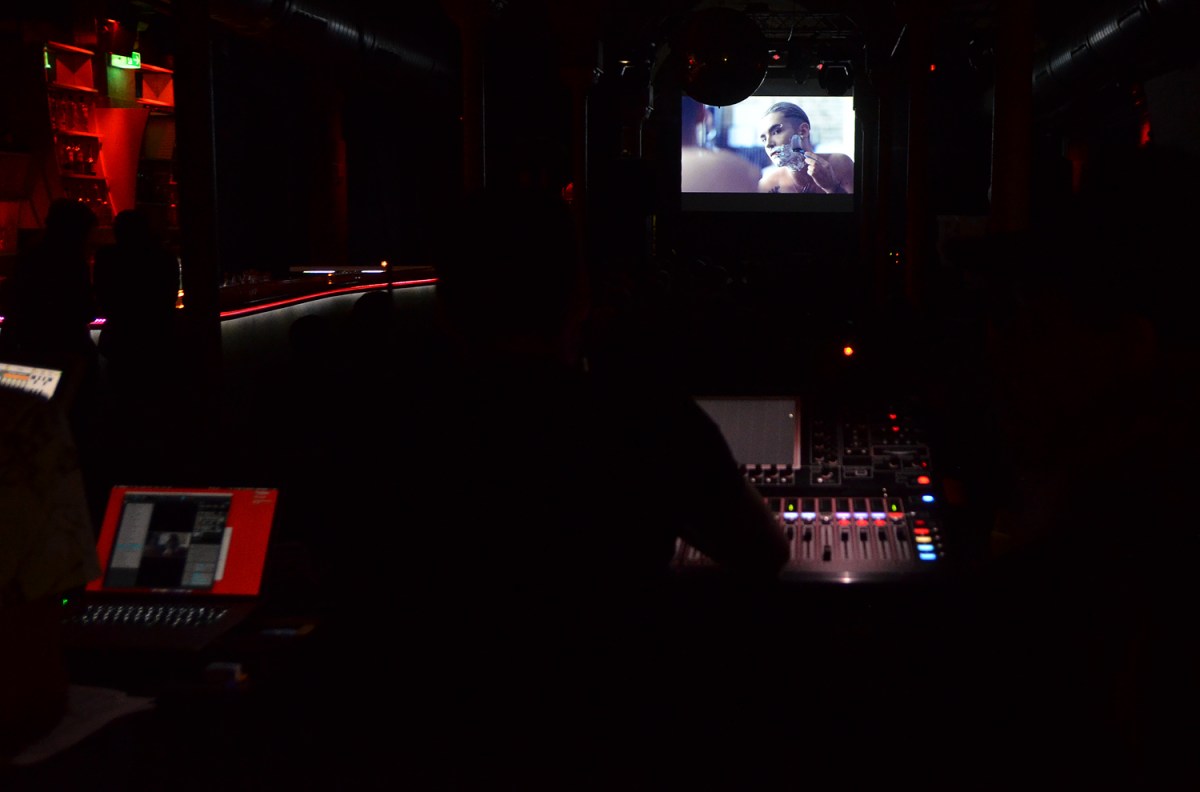 Tokio Hotel's "Boy Don't Cry" onscreen in Gretchen